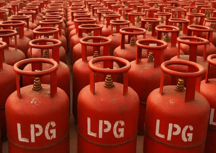 होर्मुज जलडमरूमध्य में व्यवधान आया! भारत का एलपीजी आयात फरवरी के स्तर से आधा हुआ, घरेलू उत्पादन भी प्रभावित हुआ