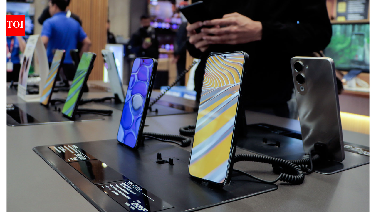 भारत अमेरिकी स्मार्टफोन आयात का 40% आपूर्ति करता है, चीन की जगह लेता है: रिपोर्ट