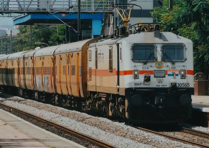 ग्रीष्मकालीन भीड़ छंट गई: भारतीय रेलवे ने 900 से अधिक विशेष ट्रेनें चलाईं