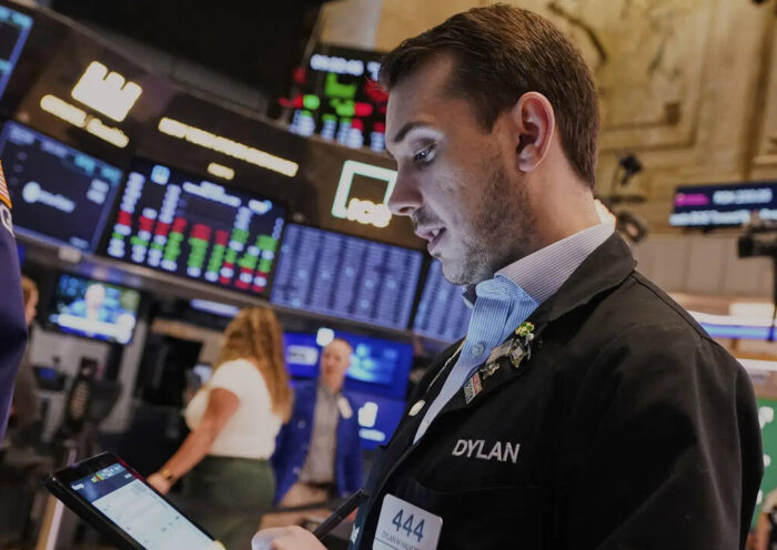 अमेरिकी स्टॉक आज: वॉल स्ट्रीट इंच ऊंचा, क्योंकि बाजार युद्धविराम की समय सीमा पर नजर रख रहे हैं; डाओ 300 अंक उछला, एसएंडपी 500 सपाट रहा