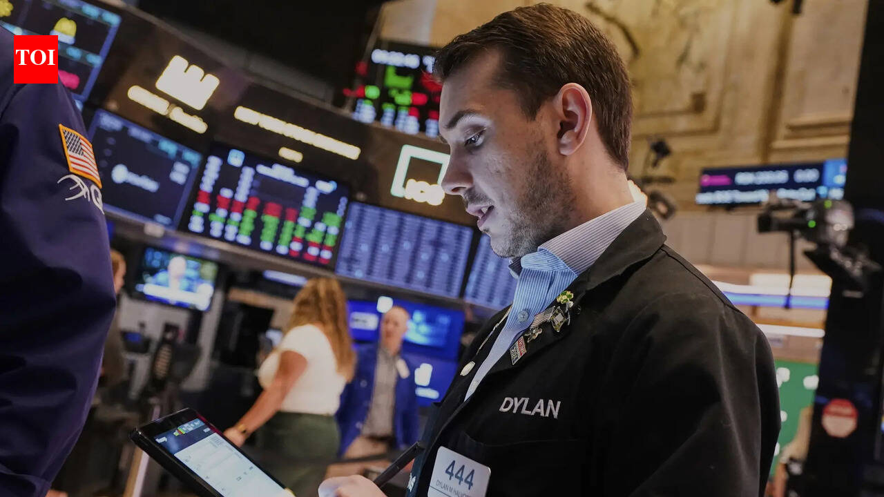 अमेरिकी स्टॉक आज: वॉल स्ट्रीट इंच ऊंचा, क्योंकि बाजार युद्धविराम की समय सीमा पर नजर रख रहे हैं; डाओ 300 अंक उछला, एसएंडपी 500 सपाट रहा