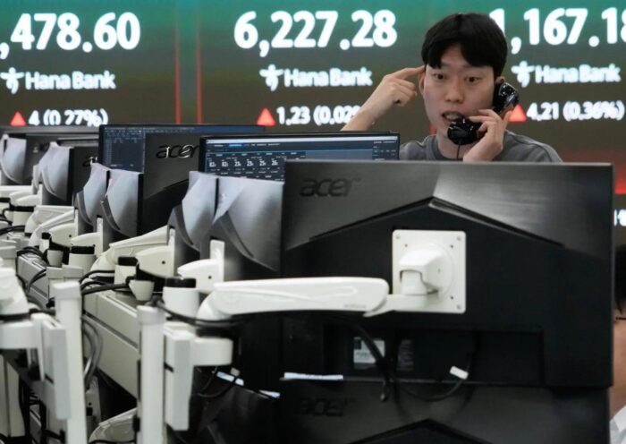 एशियाई शेयर बाजार: एशियाई शेयर आज: तेल की कीमतें कम होने से बाजार में मिला-जुला रुख रहा, ईरान वार्ता से निवेशक सतर्क रहे