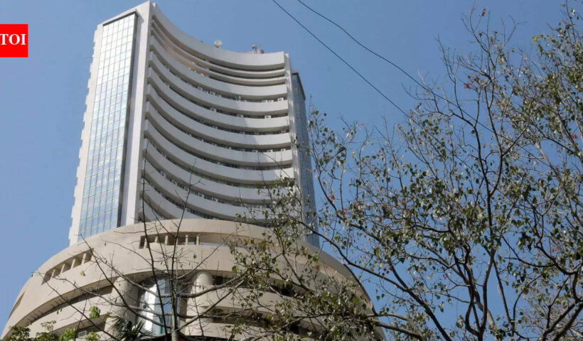 शांति वार्ता अधर में, कच्चे तेल में तेजी से डी-सेंट पर असर, सेंसेक्स लुढ़का