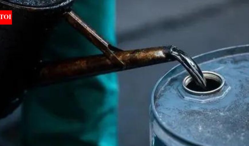 मध्य पूर्व संघर्ष ने भारतीय तेल कंपनियों को जला दिया: ईंधन की कीमतें स्थिर रखने के लिए 30,000 करोड़ रुपये का मासिक झटका