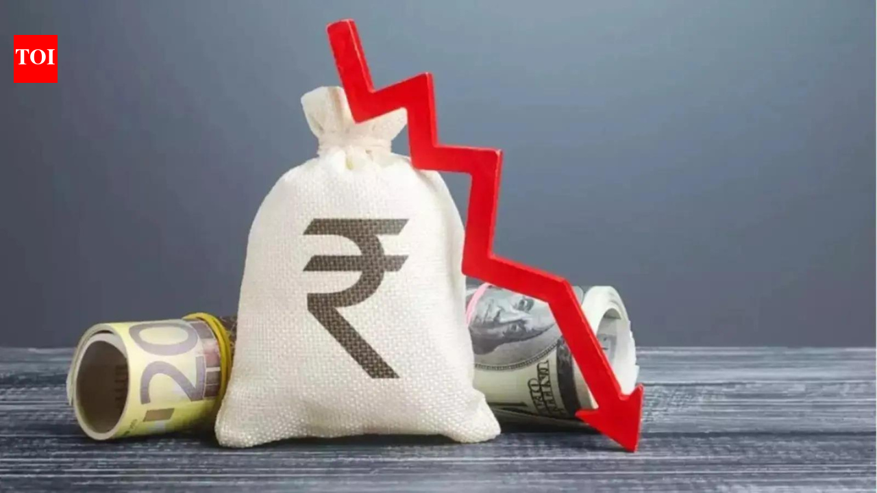 रुपया 95.74 पर: तेल की कीमतों से अर्थव्यवस्था पर दबाव के कारण भारतीय रुपया अब तक के सबसे निचले स्तर पर पहुंच गया