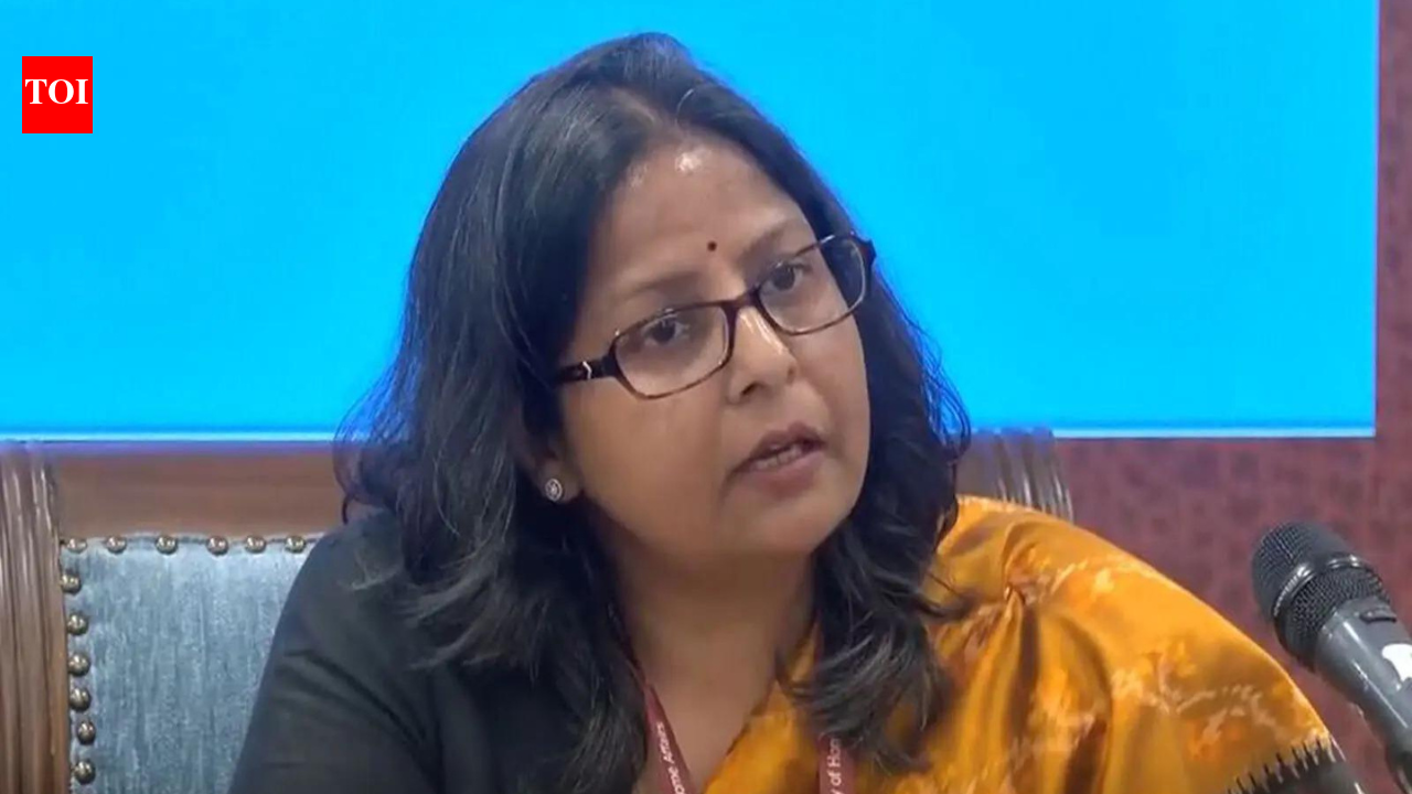 ओएमसी अब भी पेट्रोल, डीजल और एलपीजी पर प्रतिदिन 750 करोड़ रुपये से कम वसूली कर रही हैं: सरकार