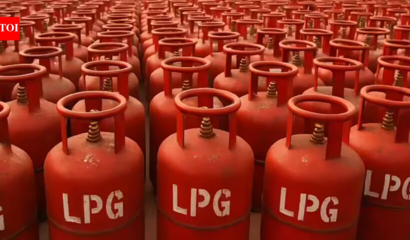 एलपीजी की आपूर्ति स्थिर, लेकिन तेल कंपनियों को अब भी हर सिलेंडर पर लगभग 700 रुपये का नुकसान हो रहा है