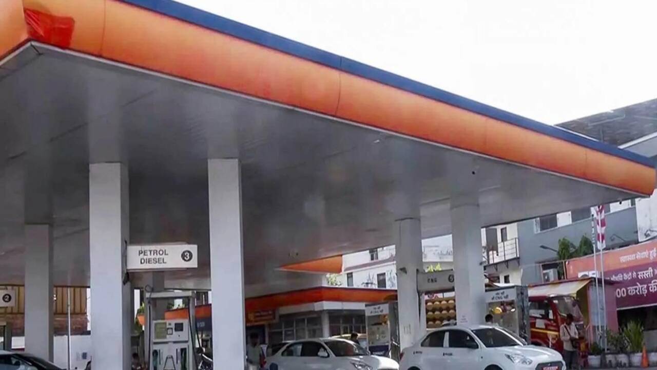 E20 पेट्रोल पर बहस: सरकार ने 23 करोड़ वाहनों के डेटा का हवाला दिया, कहा व्यापक इंजन विफलता का 'कोई सत्यापित सबूत नहीं'